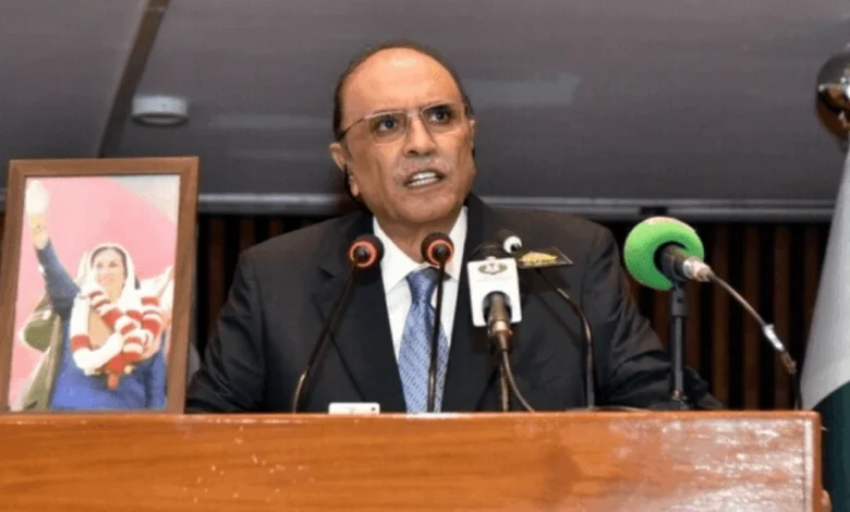 زرداری کے چار دستخط، پیپلز پارٹی مشکل میں