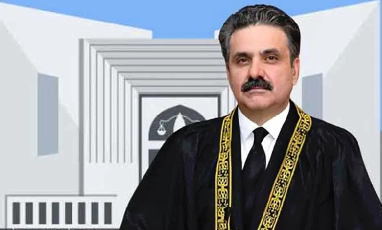 چیف صاحب، صحافی سچ بولیں یا پناہ لیں