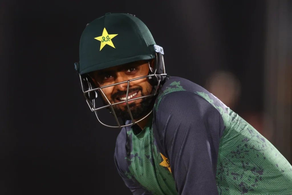 ٹی ٹونٹی میں بابر اعظم کا ریکارڈ؛ ویرات کوہلی کو پیچھے چھوڑ گئے