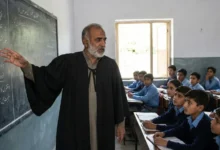 اساتذہ کیلئے سیاہ گاؤن