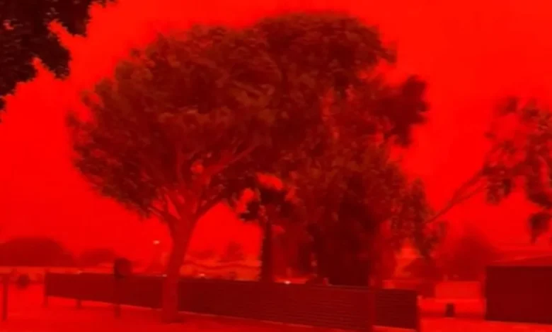 خونی رنگ کا آسمان