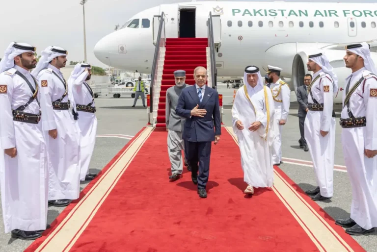 ملک میں کم بیرون ملک زیادہ رہنے والے وزیراعظم شہباز شریف کی کہانی
