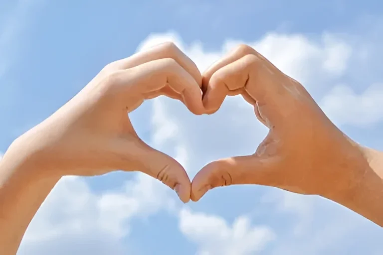 سیکنڈز میں دوسروں کا دل جیتنے کے بہترین طریقے