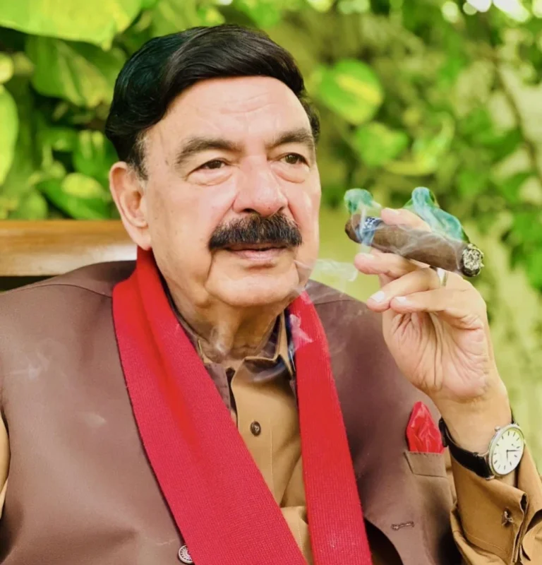 لال حویلی سے کمرہِ عدالت تک: شیخ رشید کا 50 سال بعد وکالت میں واپسی کا فیصلہ