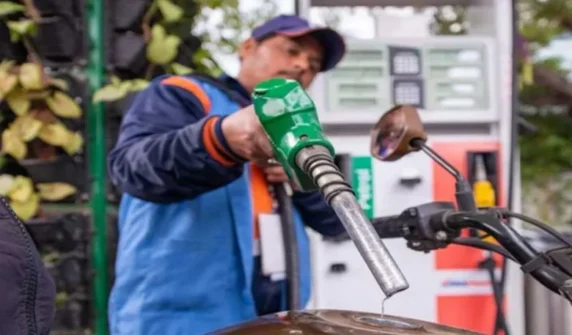 پیٹرول کی قیمتوں‌میں‌اضافہ